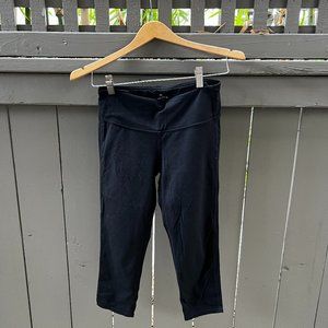 Athleta Chaturanga Capri in Black! Small Like New